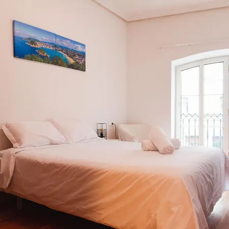 Agradable Con Balcon Frente A La Playa De La Concha - Marina 1 * San Sebastian